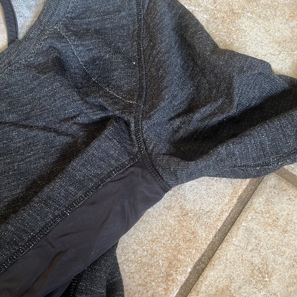 Lululemon sweater with tie key hole back - Picture 4 of 8